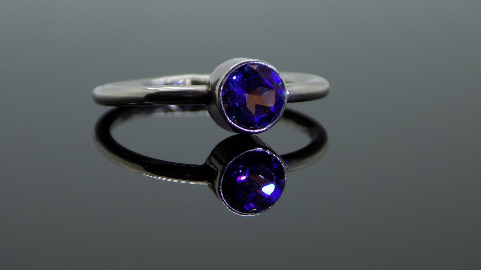 Facettierte Kaleidoskop Quarz Blau Und Lila Farbtönen Ring Facettierte Kaleidoskop Quarz Blau Und Lila Farbtönen Ring von JuliannaLockett
