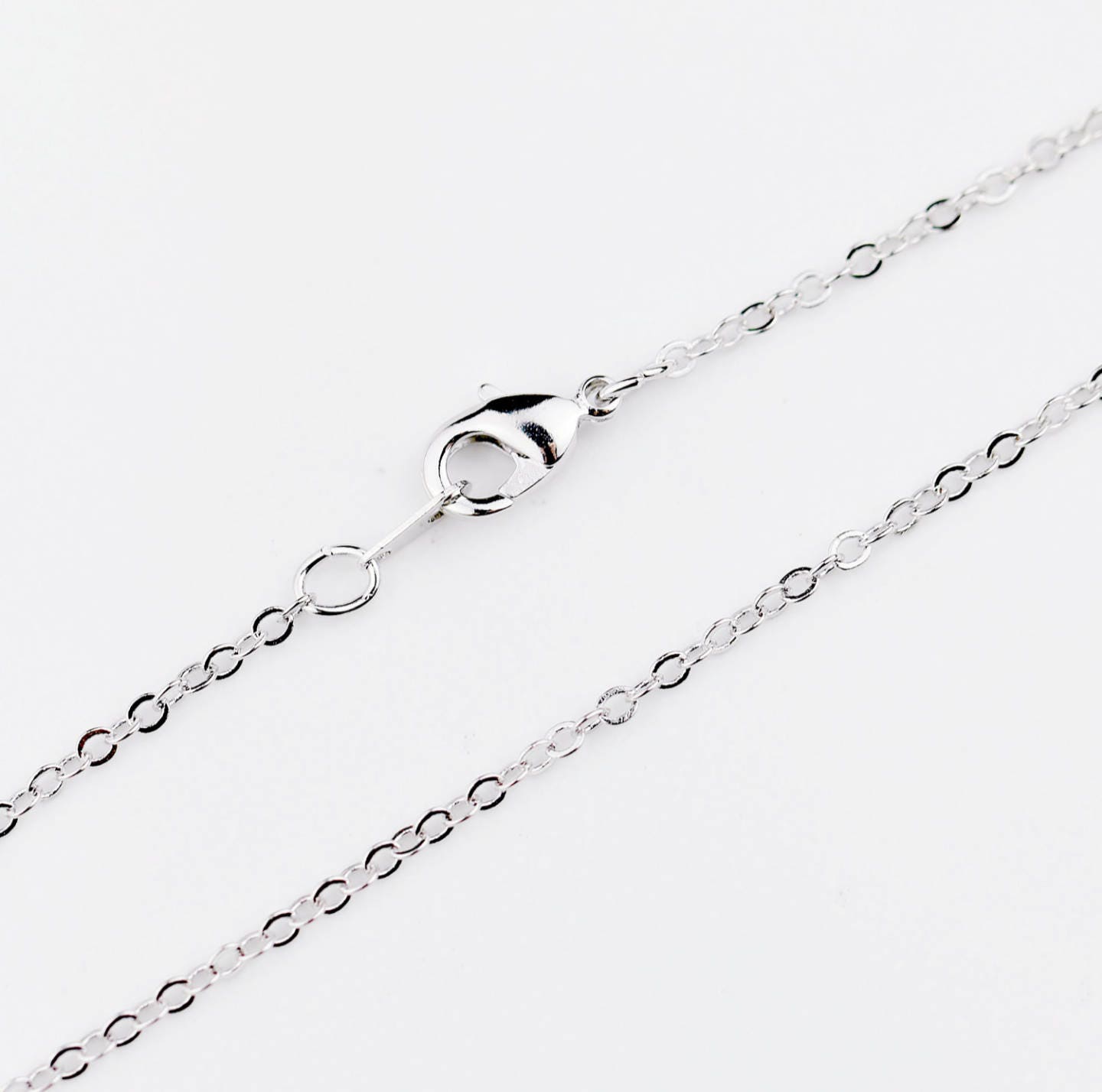 Silberfarbene Dainty Ketten 10 Stück Silberfarbene Dainty Ketten 10 Stück von JuliannaSupplyCo