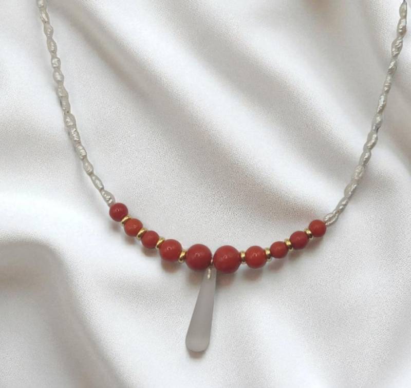 Halskette Mit Echten Korallen Bergkristall Und Süßwasserperlen 925 Sterling Silber Vergoldet von JuliasJewelryJJ