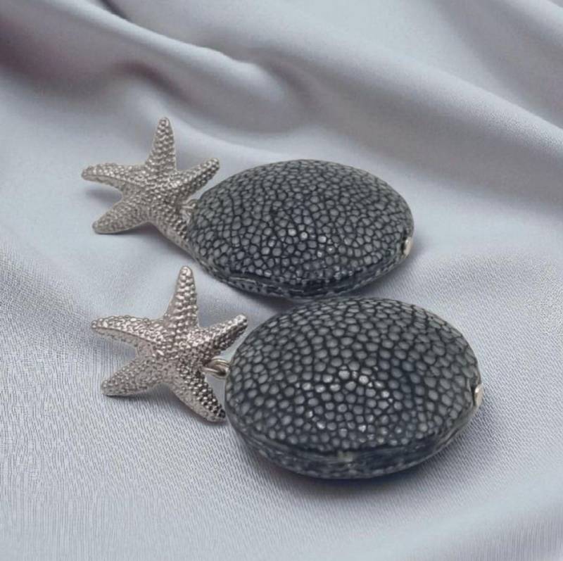 Ohrringe Ohrstecker Aus Echtem Rochenleder Grau Und Stecker Seestern 925 Sterling Silber von JuliasJewelryJJ