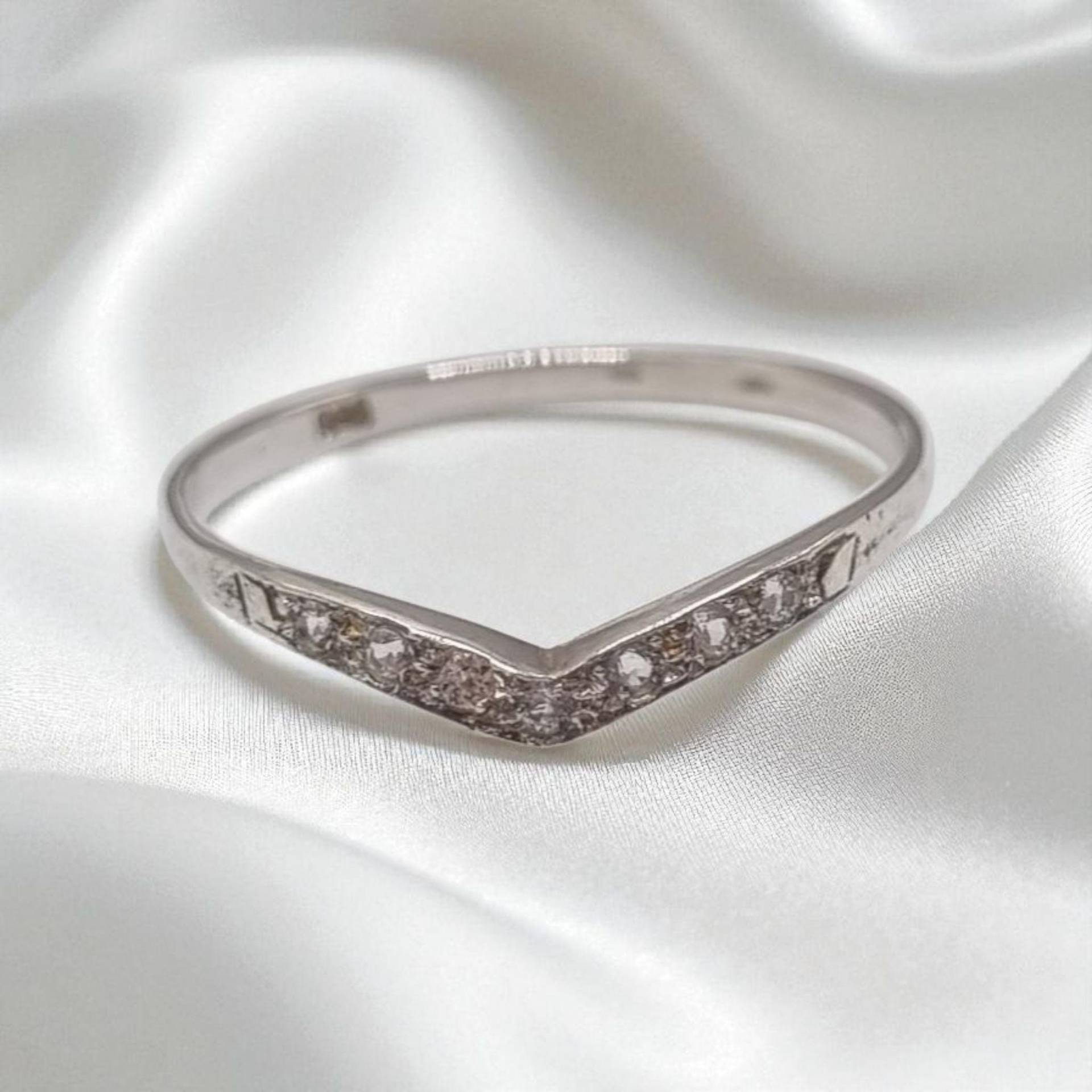 V Ring in 925 Sterling Silber Mit Weißen Cubic Zirkonia Weite 55 von JuliasJewelryJJ