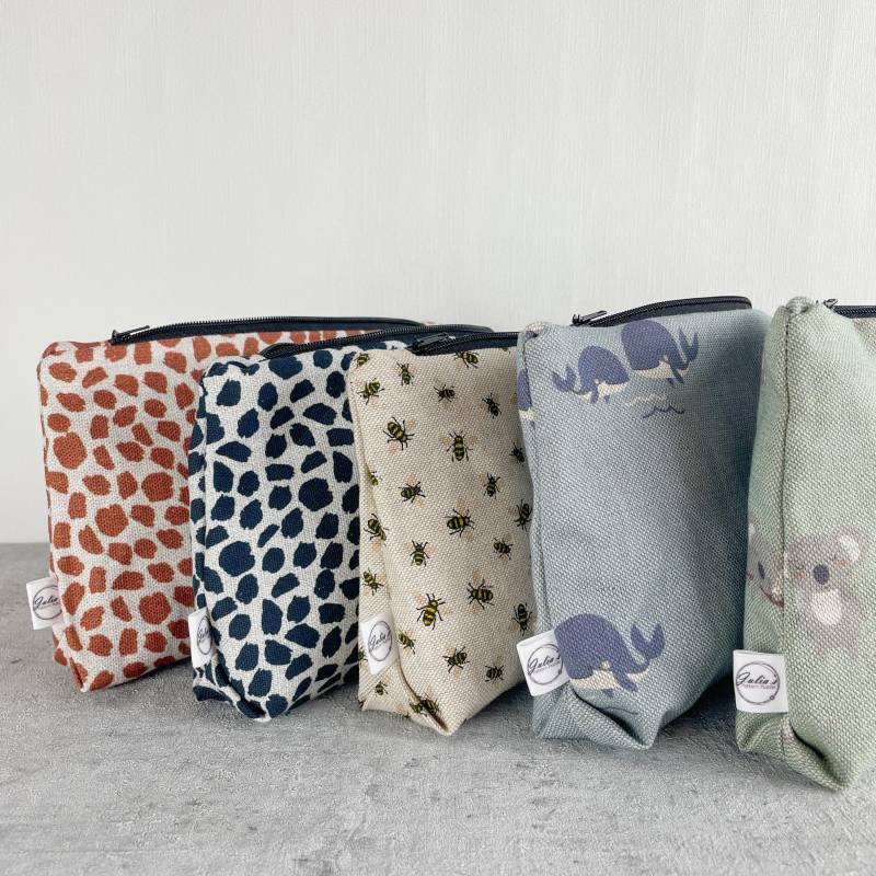 Kosmetiktasche Tiere | 20x13x3 cm Handgemacht Leoprint, Giraffe, Wal, Koala, Biene Täschchen Mit Reißverschluss von JuliasPatternPuzzle