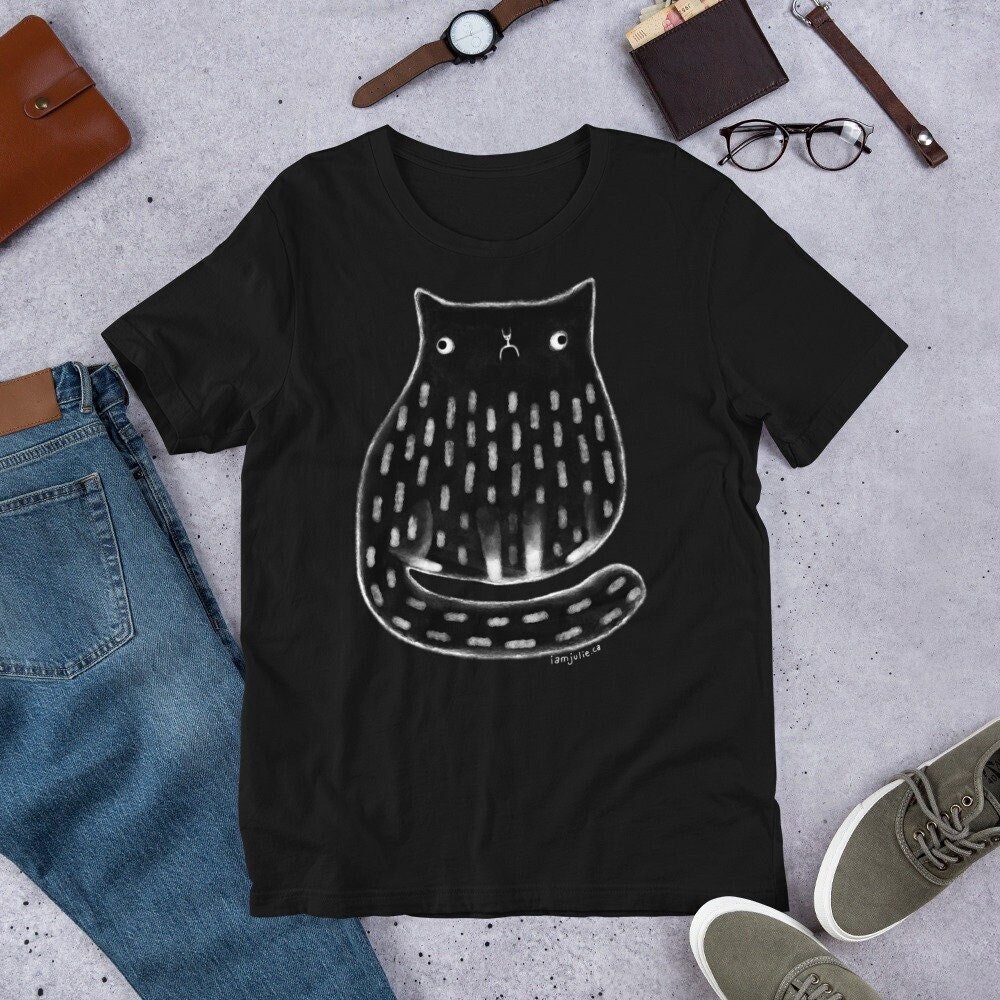 Gerade Schnitt Schwarze Katze Shirt Folk Kunst Druck Geburtstag Housewarming Geschenke Außenseiter Schräge Sachen Schrullig Wunderlich Chonky Rund von JulieFitzGeraldArt