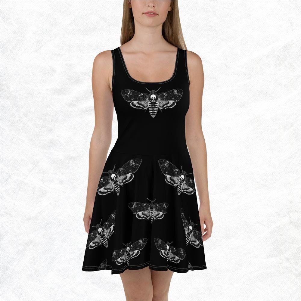 Skater Kleid Moth Dark Academia Schwarz Weiß A-Linie Gothic Fit & Flare Print Cottagecore Goth Rockabilly Moon Goblincore Geburtstag von JulieFitzGeraldArt