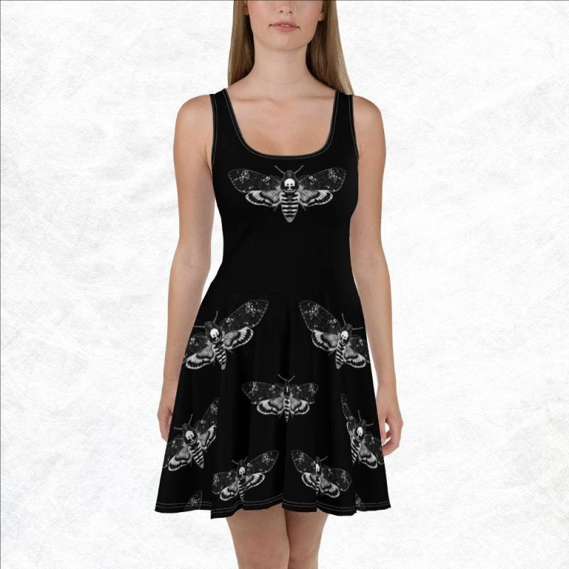 Skater Kleid Motte Dark Academia Schwarz Und Weiß A-Linie Gothic Fit Flare Print Cottagecore Goth Rockabilly Moon Goblincore Geburtstag von JulieFitzGeraldArt