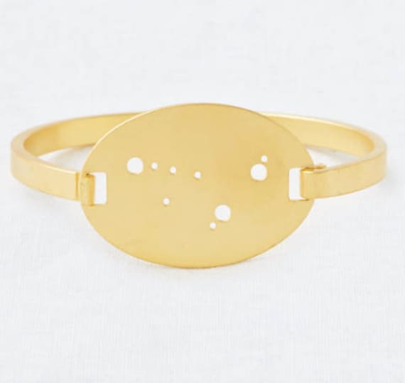 14K Gold Getauchtes Swing Top Steinbock Sternzeichen Oval Armband von JulieNolanJewelry