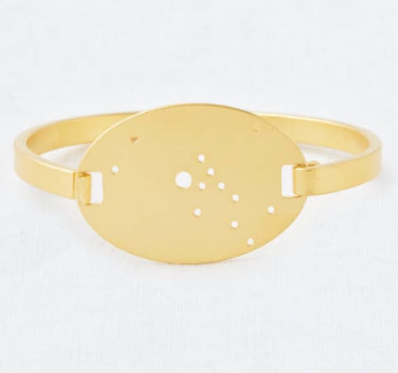 14K Gold Getauchtes Swing Top Stier Sternzeichen Ovales Armband von JulieNolanJewelry
