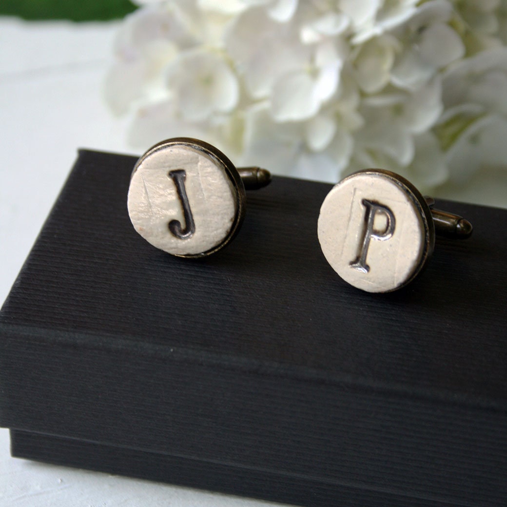 Keramik Manschettenknöpfe, Schwarz-Weiß Moderne Personalisierte Geschenke Für Ihn, Zur Hochzeit von JulietReevesDesigns