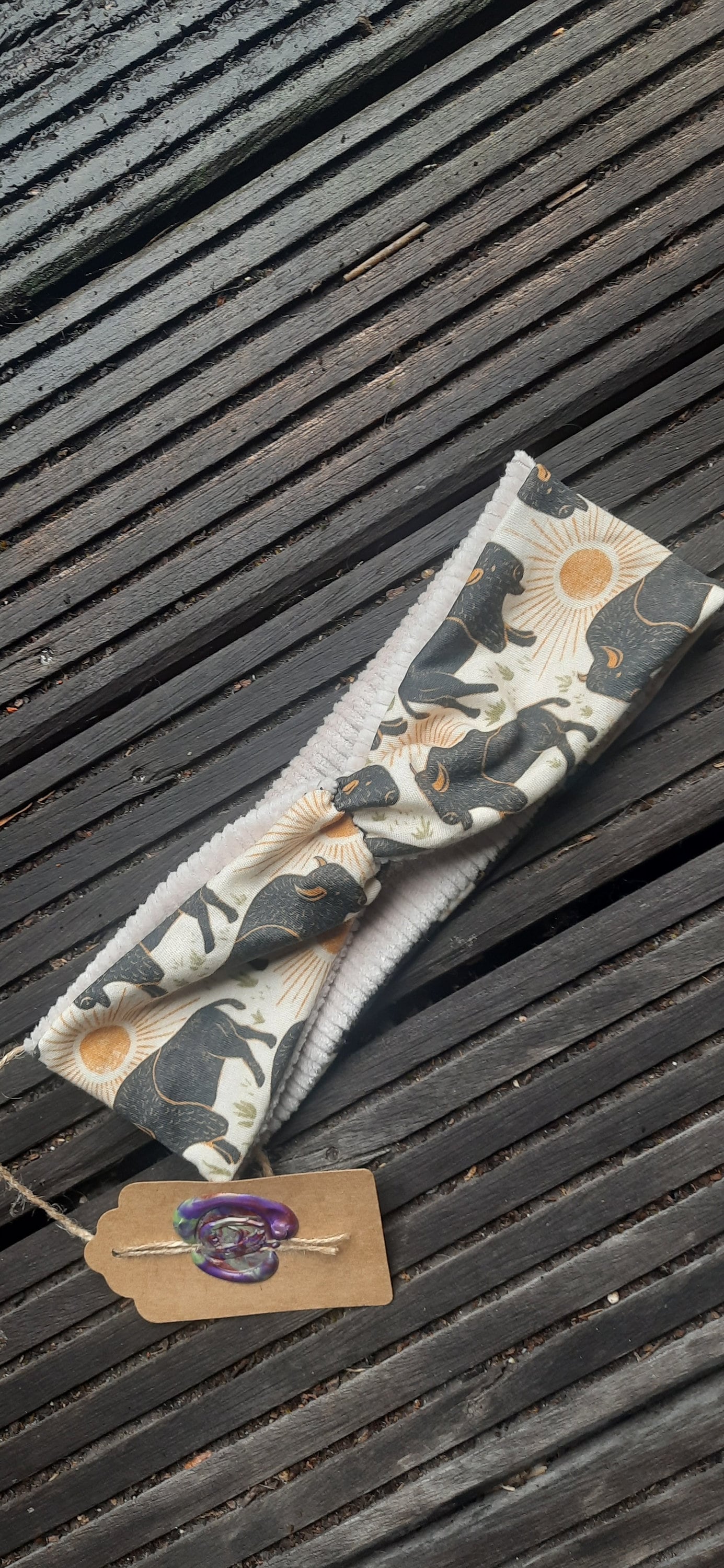 Haarband Zum Wenden Wilder Western Bison Und Sonnen Motiv Auf Einer Seite - Uni Farbender Beiger Cord Der Anderen Bio Baumwolle in Creme von JuliettaVgwendetta