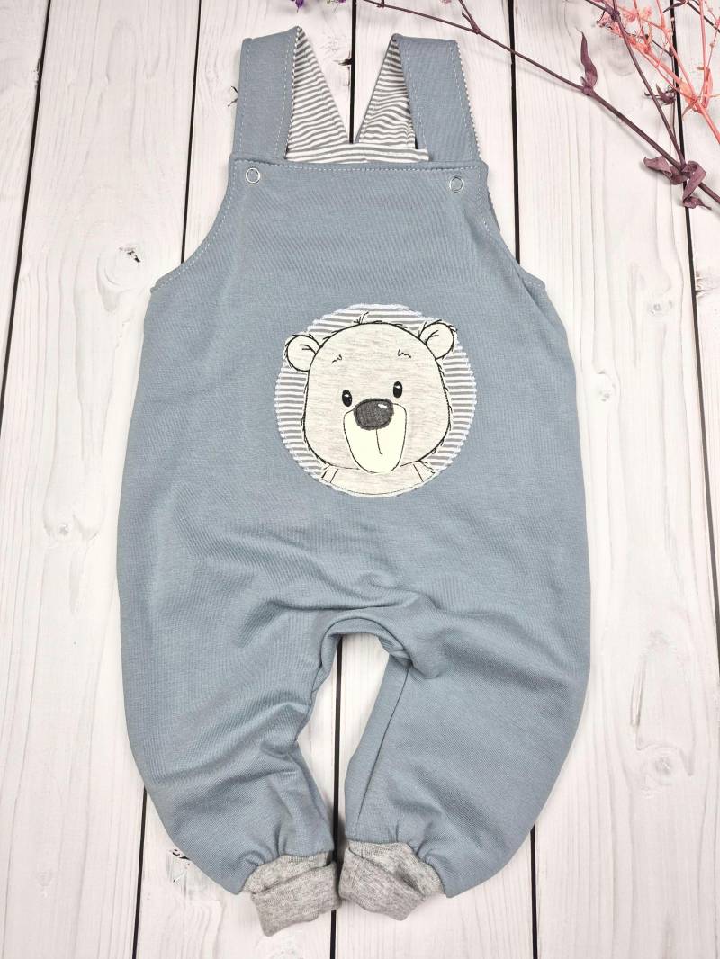 Latzhose Baby Gr. 68/74 Stickerei Applikation Bär von JulikindHandmade