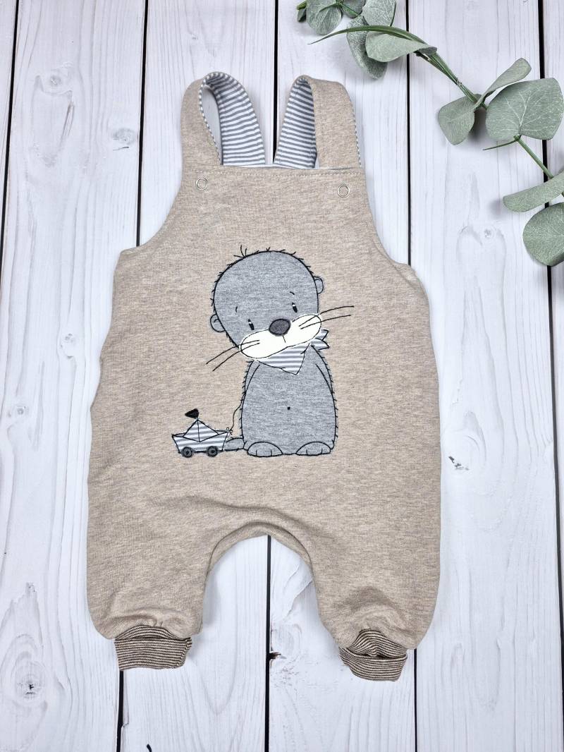 Latzhose Baby Stickerei Applikation Otter von JulikindHandmade
