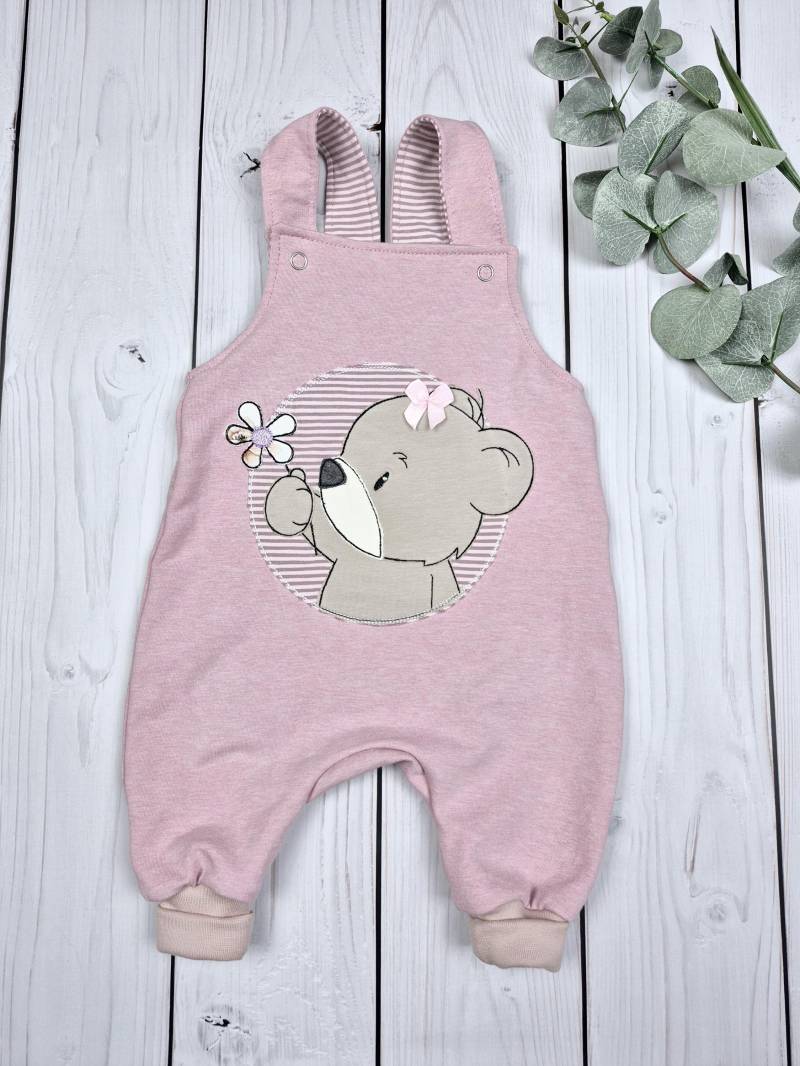 Latzhose Baby Stickerei Applikation Teddy Mit Blume Latzhose Baby Stickerei Applikation Teddy Mit Blume von JulikindHandmade