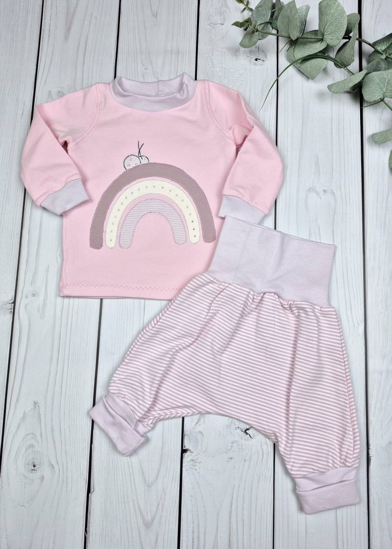 Shirt Und Pumphose Gr. 62 Applikation Stickerei Regenbogen Shirt Und Pumphose Gr. 62 Applikation Stickerei Regenbogen von JulikindHandmade