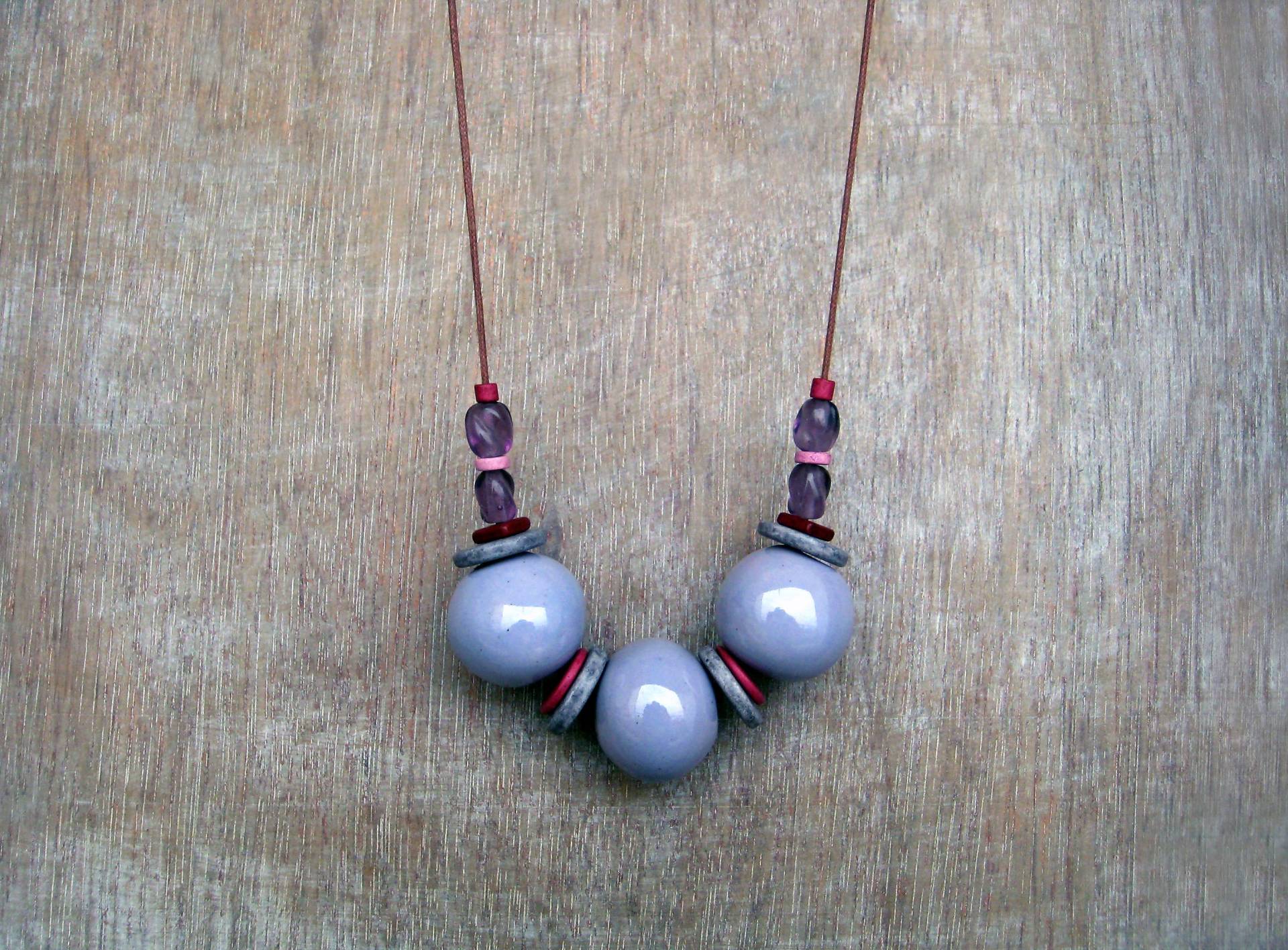 Lila Halskette, Keramik Ton Perlen Lange Halskette von JullMade