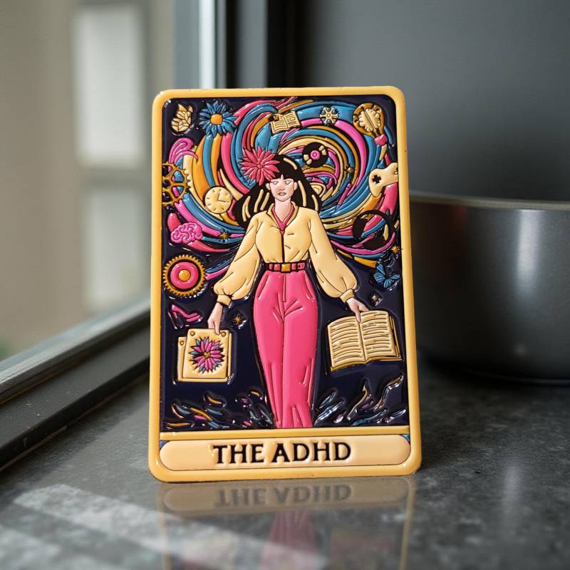 Anstecker Xl Pin The Adhd Tarot Karten Art Bunte Spirale Aus Gedanken Adhs Hyperaktivität Geschenkidee Freundin Impulsivität - Anstecker Xl Pin The Adhd Tarot Karten Art Bunte Spirale Aus Gedanken Adhs Hyperaktivität Geschenkidee Freundin Impulsivität - von Julmondes