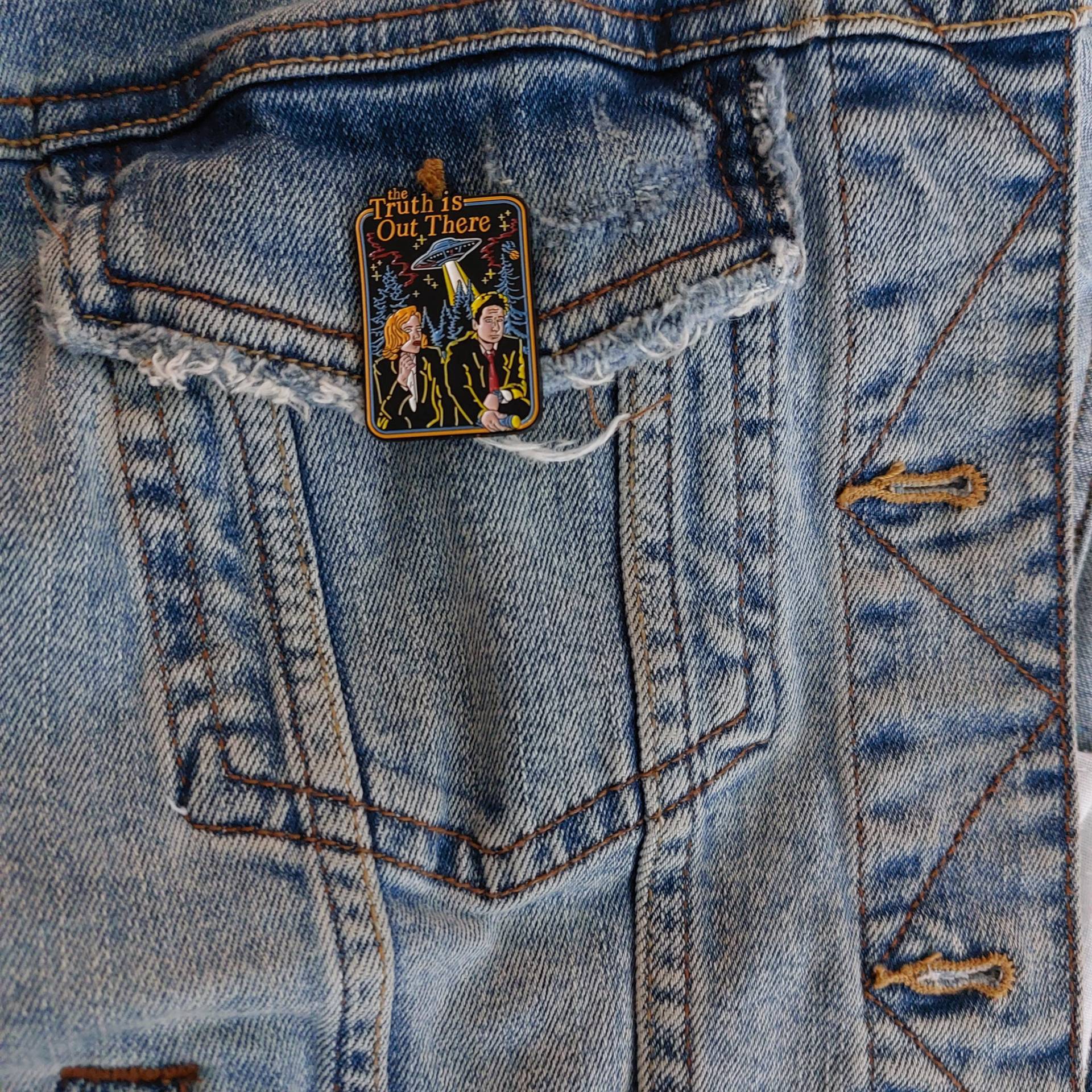 High Quality X-Series The Truth Is Out There Scully & Mulder Akte X Eamel Pin Fantasy Geschenkidee Fashion Tv Shows Paranormal Pins Alien High Quality X-Series The Truth Is Out There Scully & Mulder Akte X Eamel Pin Fantasy Geschenkidee Fashion Tv Shows Paranormal Pins Alien von Julmondes