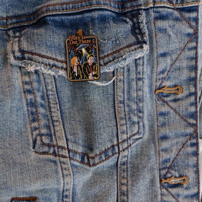 High Quality X-Series The Truth Is Out There Scully & Mulder Akte X Eamel Pin Fantasy Geschenkidee Fashion Tv Shows Paranormal Pins Alien High Quality X-Series The Truth Is Out There Scully & Mulder Akte X Eamel Pin Fantasy Geschenkidee Fashion Tv Shows Paranormal Pins Alien von Julmondes