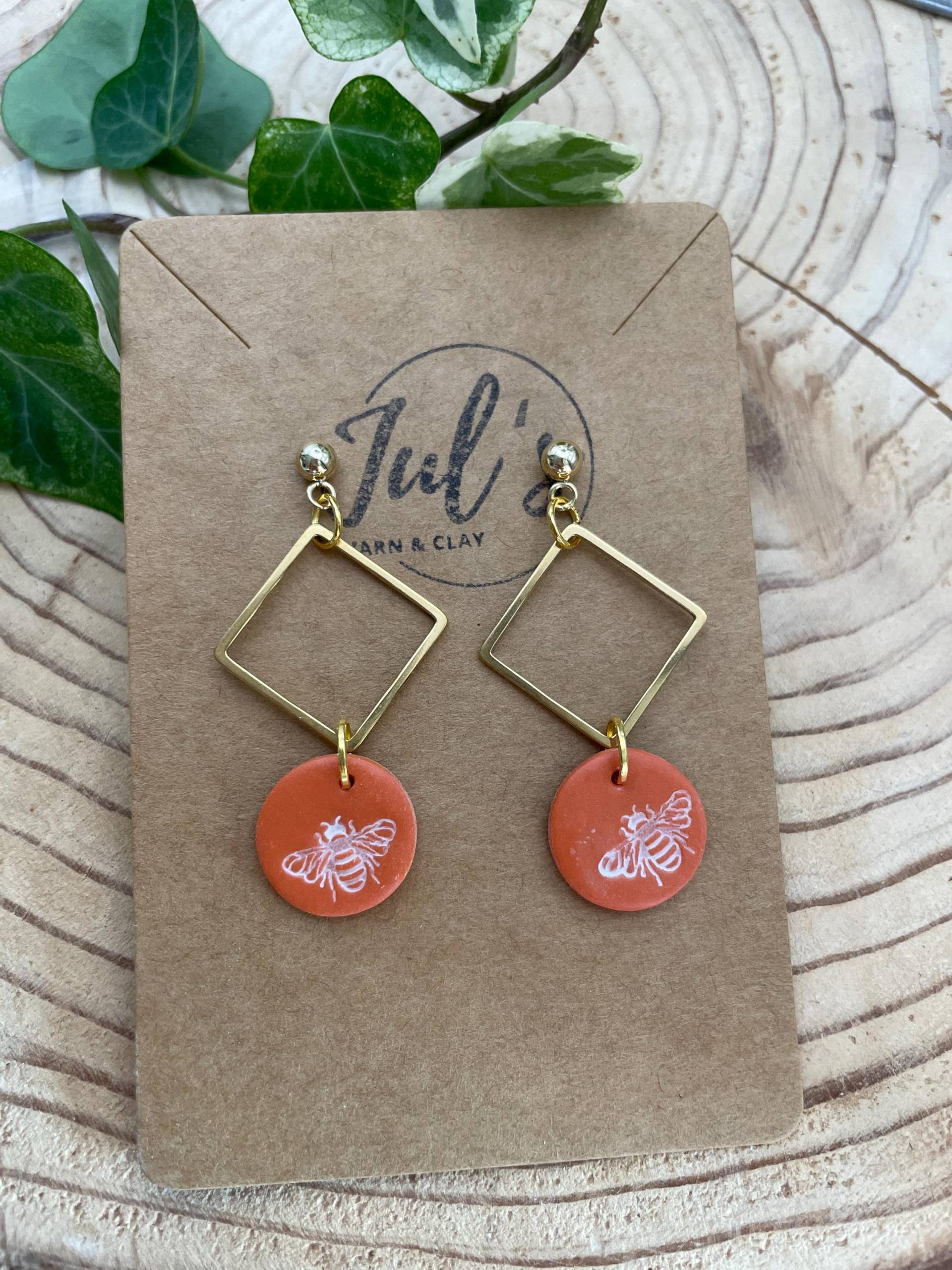Handgefertigte Gebrannte Orange Polymer Clay/ Bienen Abdruck Handgefertigte Gebrannte Orange Polymer Clay/ Bienen Abdruck von JulsYarnandClayShop