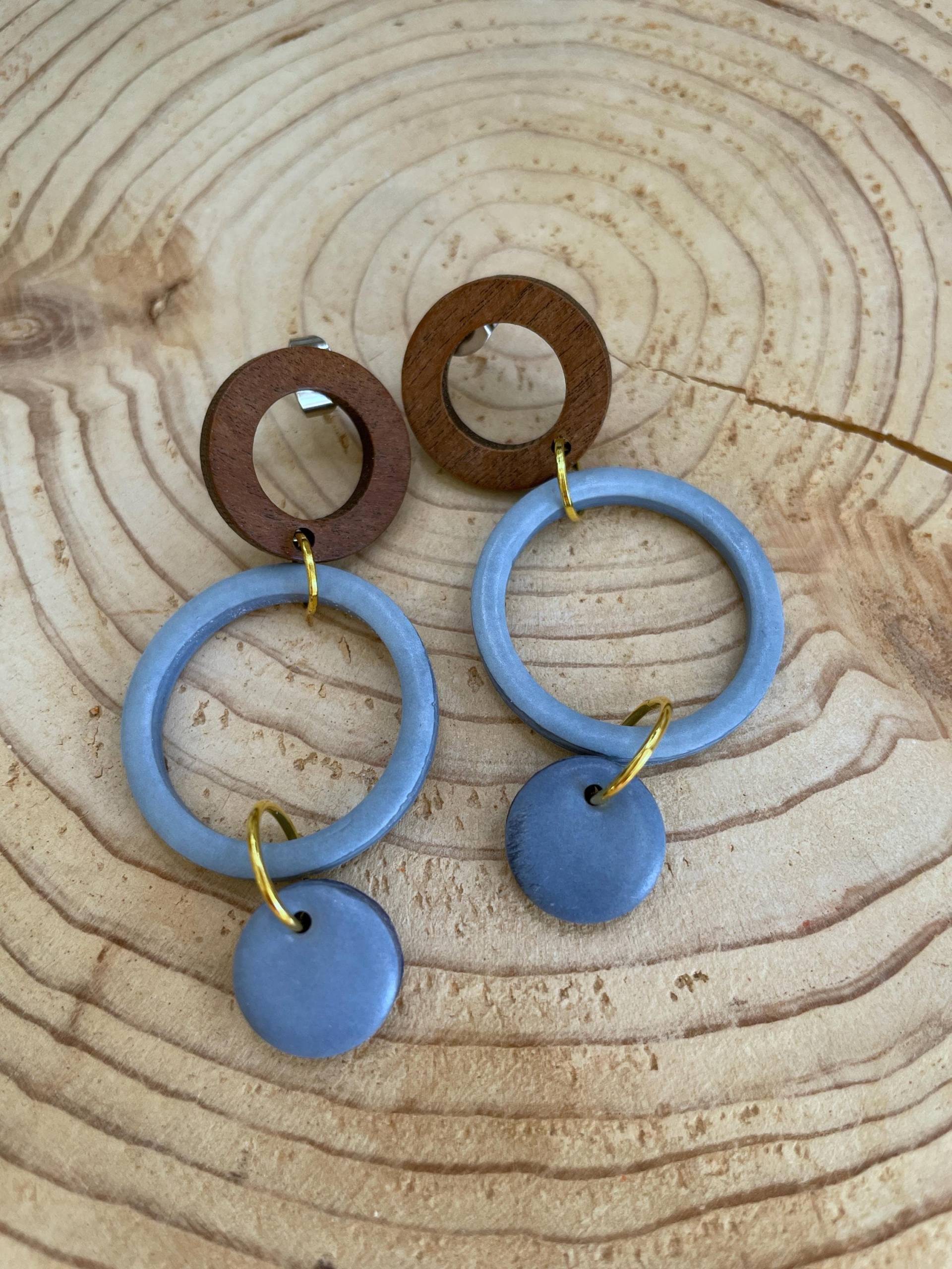Handgemachte Hellblaue Creolen Aus Polymer Clay Handgemachte Hellblaue Creolen Aus Polymer Clay von JulsYarnandClayShop
