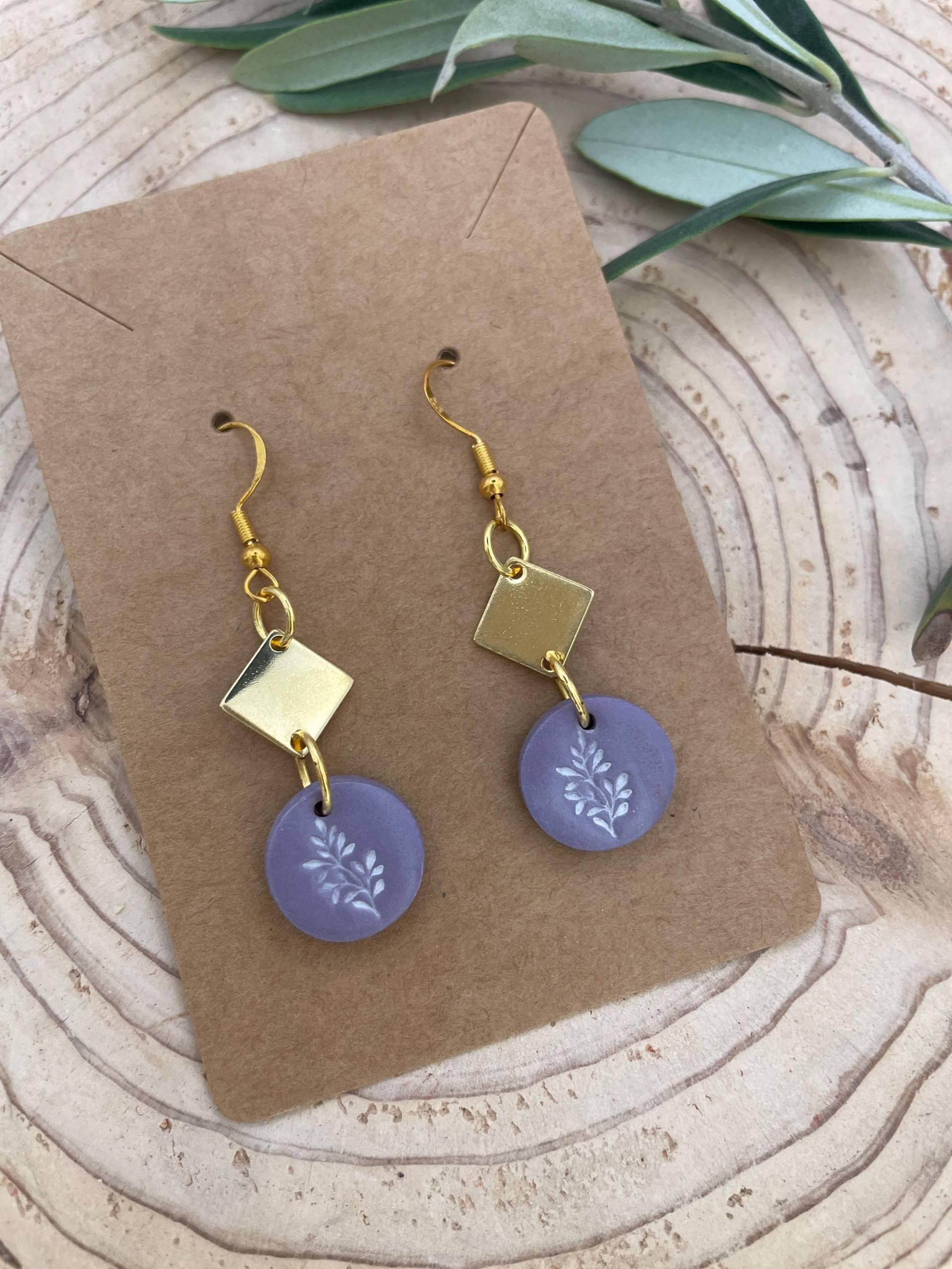 Handgemachte Ohrringe Mit Floralem Aufdruck Aus Polymer Clay Handgemachte Ohrringe Mit Floralem Aufdruck Aus Polymer Clay von JulsYarnandClayShop