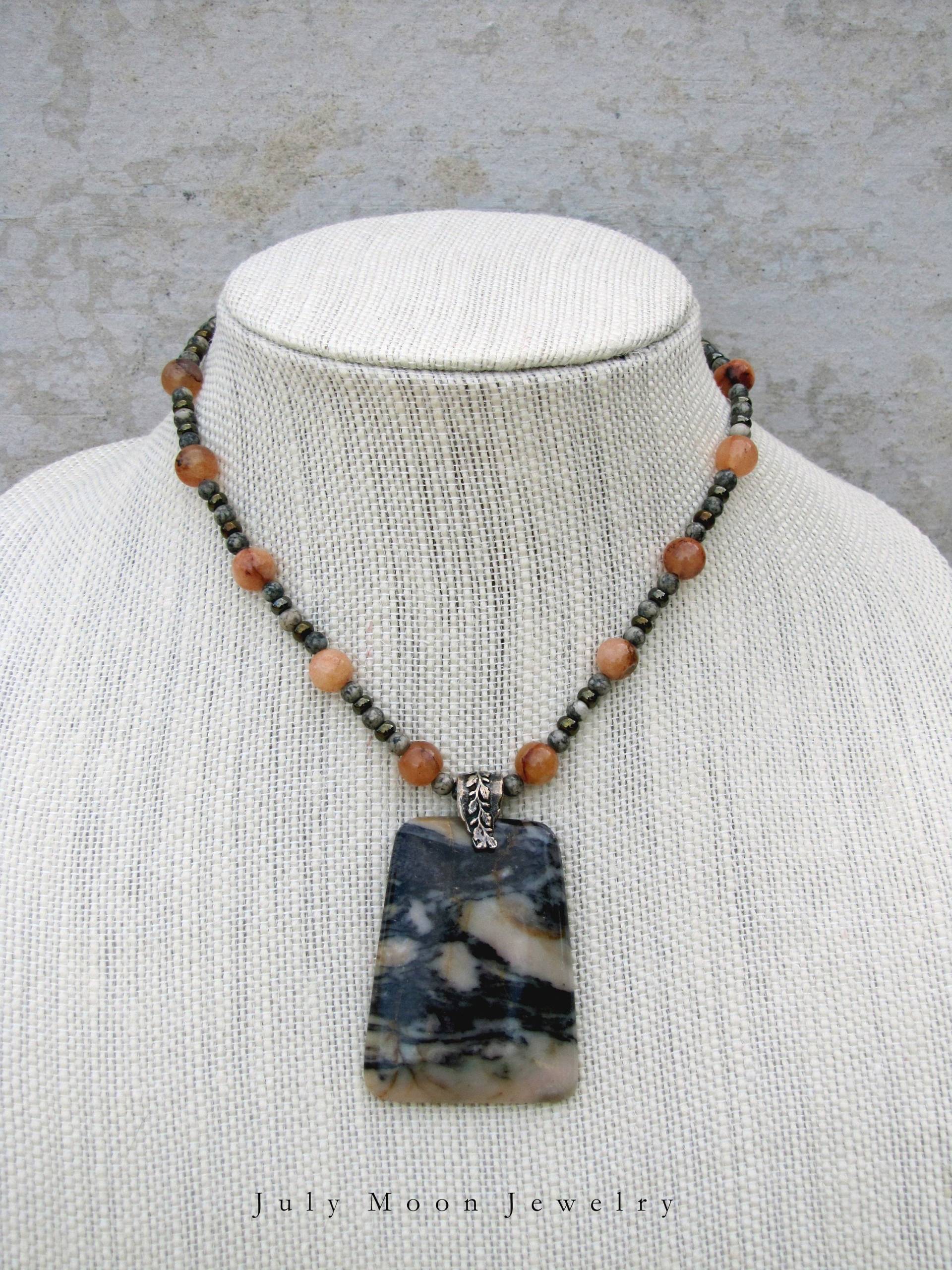 Handgemachte Bilder Jaspis Anhänger Halskette Mit Orange Aventurin, Sodalith Und Glas Perlen 16 Inch von JulyMoonJewelry