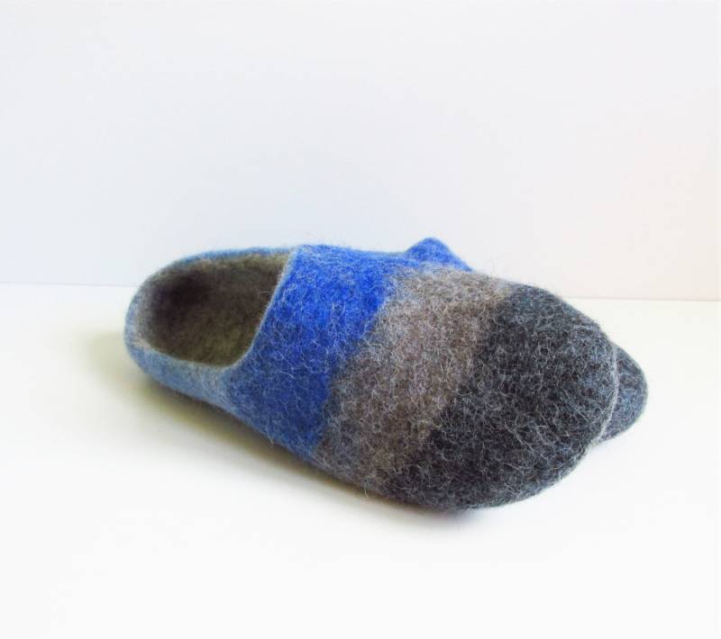 Handgefertigte Gefilzte Hausschuhe Aus Wolle Blaue & Graue Hüttenschuhe Handgefertigte Gefilzte Hausschuhe Aus Wolle Blaue & Graue Hüttenschuhe von JulysFelt