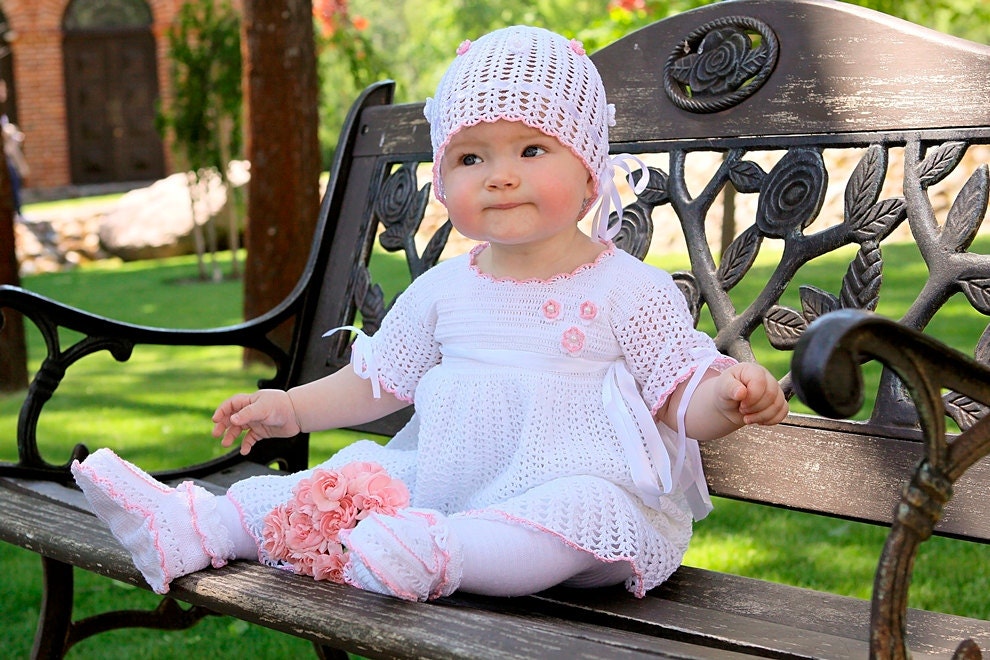 Gehäkeltes Tauf-Set Handgemachtes Baumwoll Kleid, Mütze & Schühchen Gehäkeltes Tauf-Set Handgemachtes Baumwoll Kleid, Mütze & Schühchen von JulysFelt