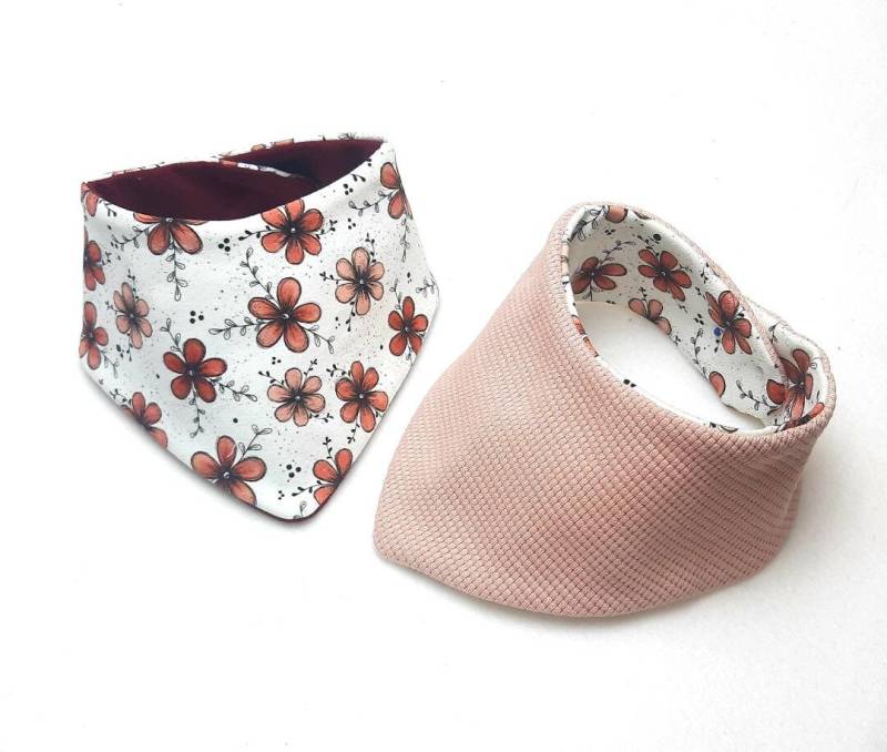 Traumblüte Weinrot Rosa Halstuch Baby -Auf Wunsch Mit Name - Spucktuch, Sabberlatz, Dreieckstuch , Personalisiert Traumblüte Weinrot Rosa Halstuch Baby -Auf Wunsch Mit Name - Spucktuch, Sabberlatz, Dreieckstuch , Personalisiert von JumabaKidz