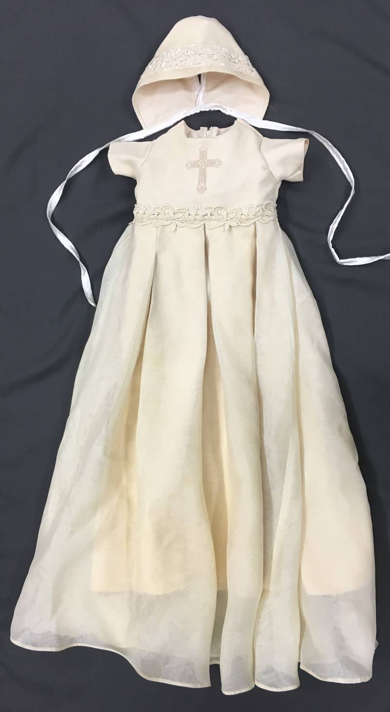 Taufkleider Aus Hochzeitskleidern Oder Stoff Handgefertigt Benutzerdefinierte Taufe Junge Mädchen Baby von JumakarDesigns