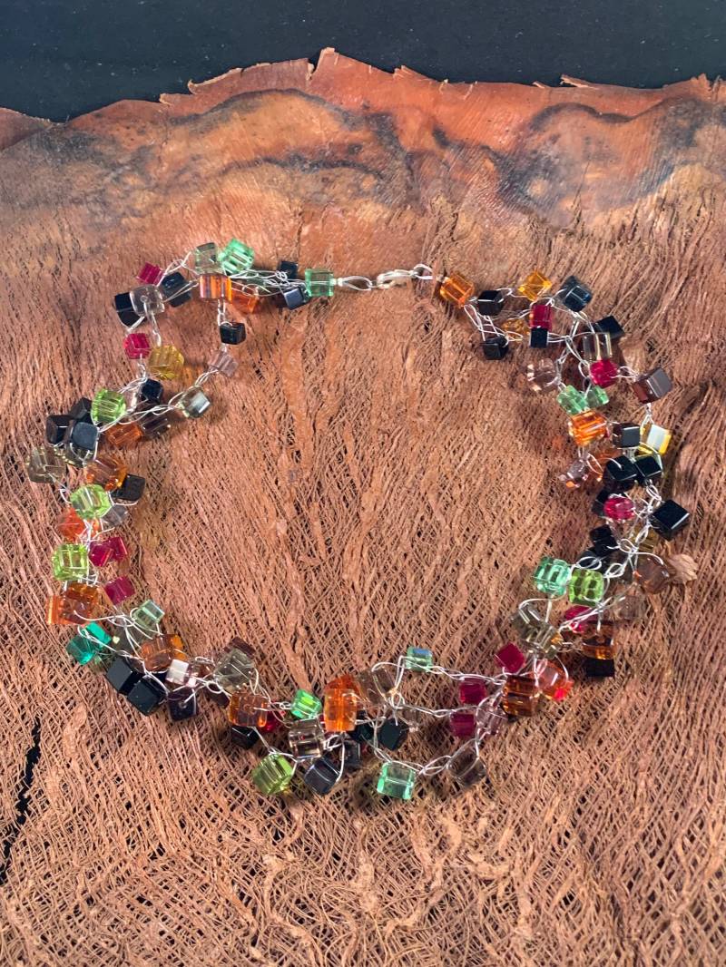 Bunte Kette Aus Glaswürfeln von JumanArt