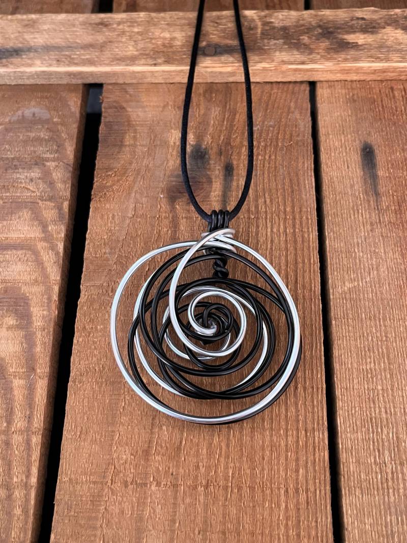 Lange Kette Aus Aluminium in Silber/Schwarz von JumanArt