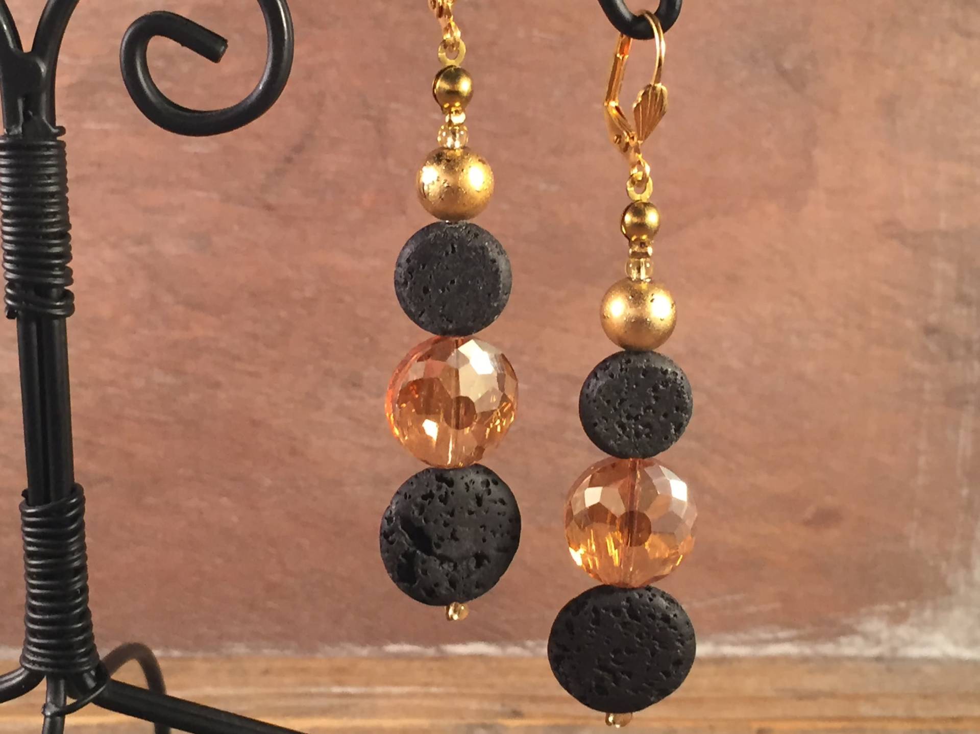 Lange Statement Ohrhänger Lava Mit Glas Goldtöne von JumanArt