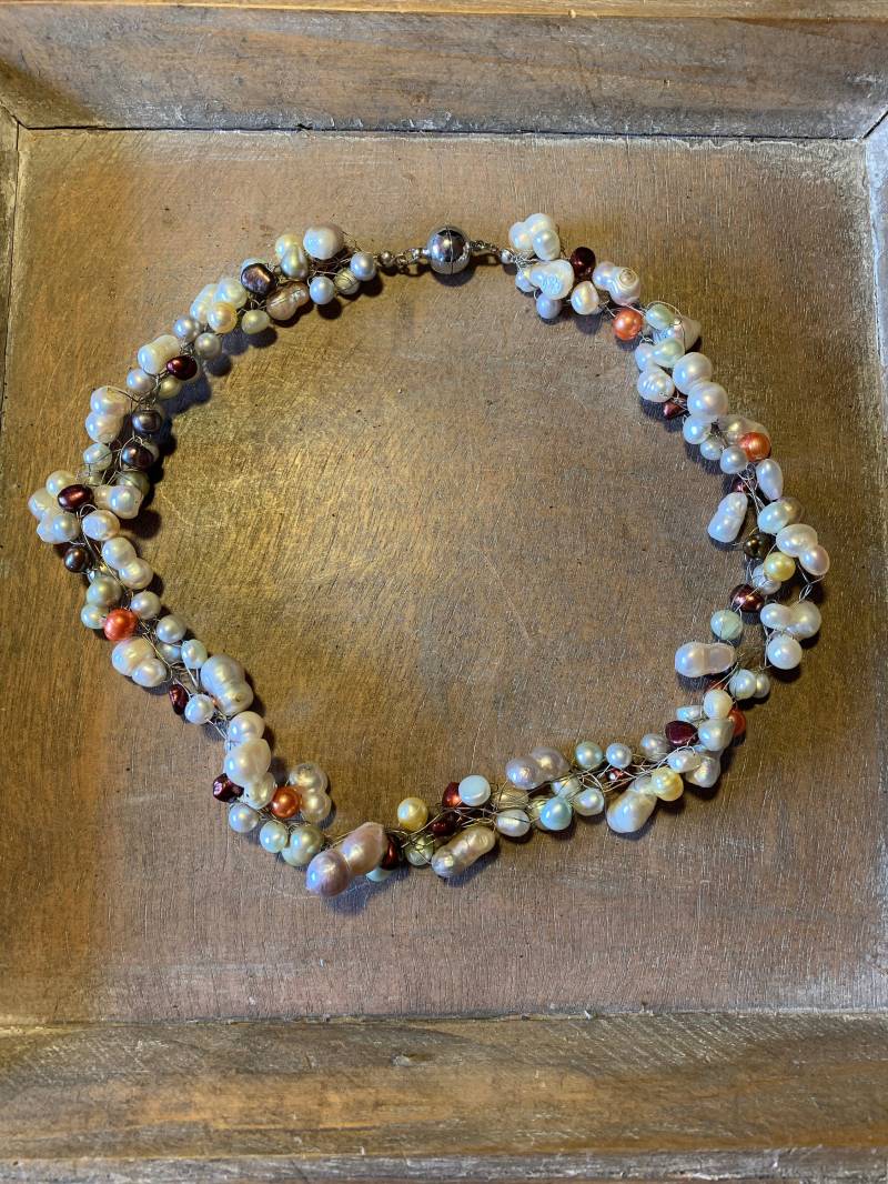 Süßwasserperlenkette Perlen Magnetverschluß Weiß-Braun Frauen Geschenk Woman Halskette von JumanArt