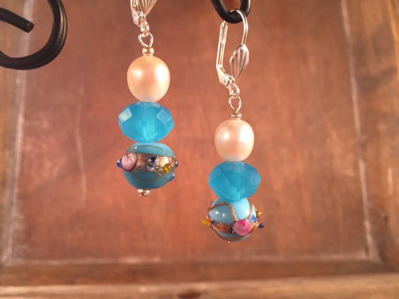 Türkisfarbene Ohrhänger Glas Und Süßwasserperle von JumanArt