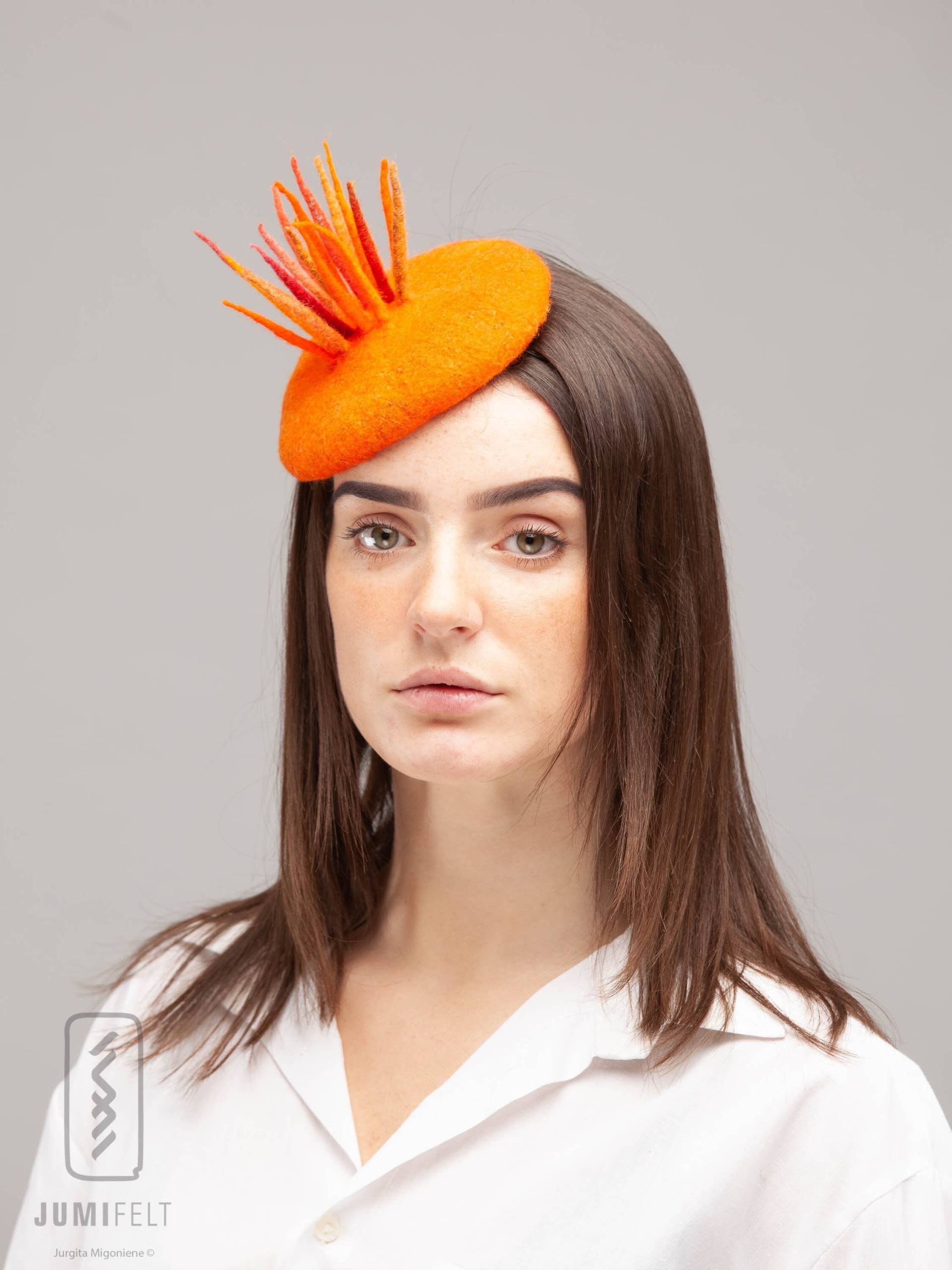 Orangen Hut, Pillbox Filzhut, Mini Barett, Kleiner Fascinator Kopfschmuck, Hut in Orange, Filz Cocktailhut, Für Besondere Anlässe Orangen Hut, Pillbox Filzhut, Mini Barett, Kleiner Fascinator Kopfschmuck, Hut in Orange, Filz Cocktailhut, Für Besondere Anlässe von JumiFelt