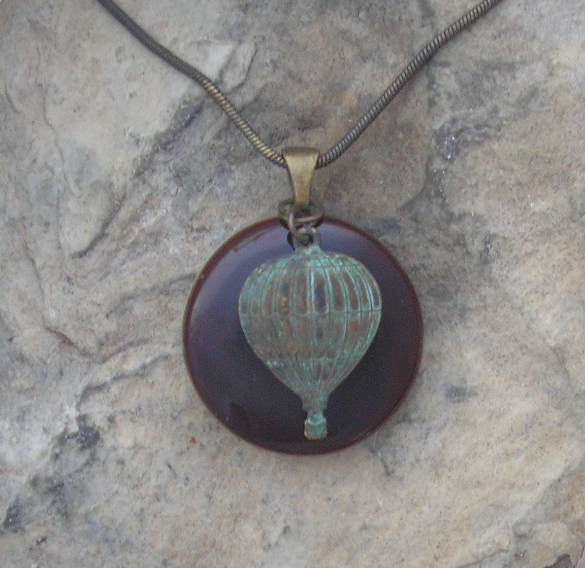 Heißluftballon-Halskette Geschmolzenes Glas Anhänger Heißluftballon-Halskette Geschmolzenes Glas Anhänger von JumpGlass