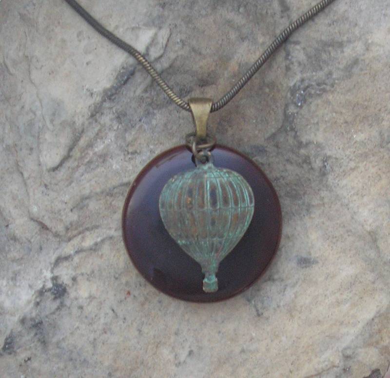 Heißluftballon-Halskette Geschmolzenes Glas Anhänger Heißluftballon-Halskette Geschmolzenes Glas Anhänger von JumpGlass