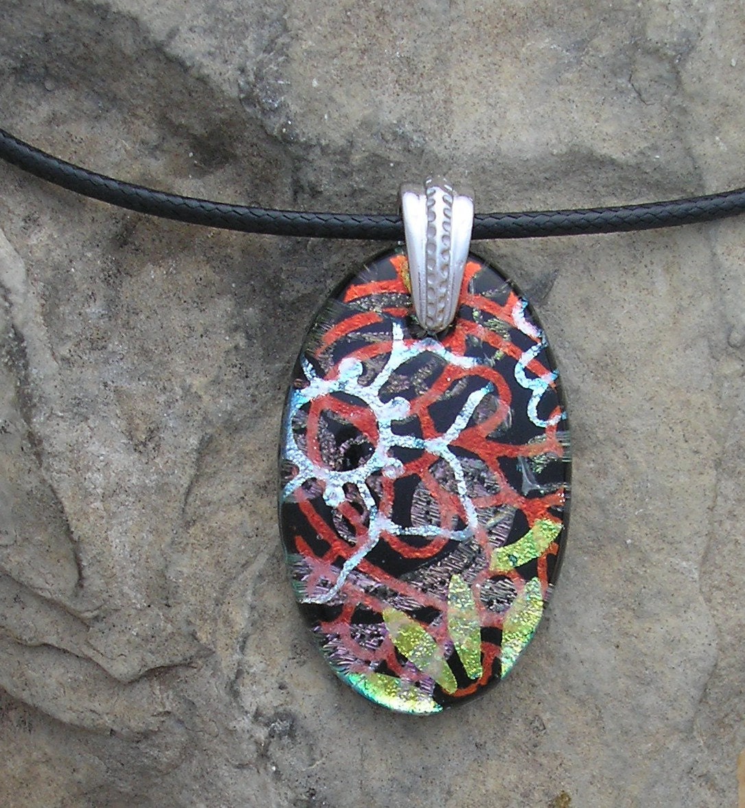 Rot Silber Hand Geätzt Dichroic Halskette Glas Anhänger Schmuck Ooak Rot Silber Hand Geätzt Dichroic Halskette Glas Anhänger Schmuck Ooak von JumpGlass