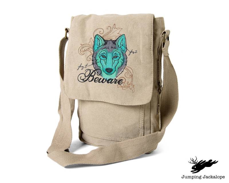 The Labor - Wolf Bestickt Canvas Tech, Tablet, Ipad, Kindle, Fire, Kameratasche von JumpingJackalope