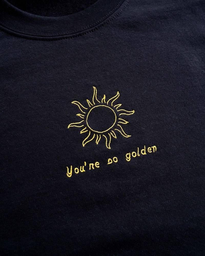 Golden Crewneck Unisex Sweatshirt von JunasWorldDE