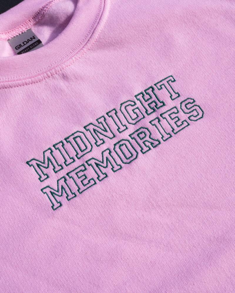 Midnight Memories Crewneck Unisex Sweatshirt von JunasWorldDE