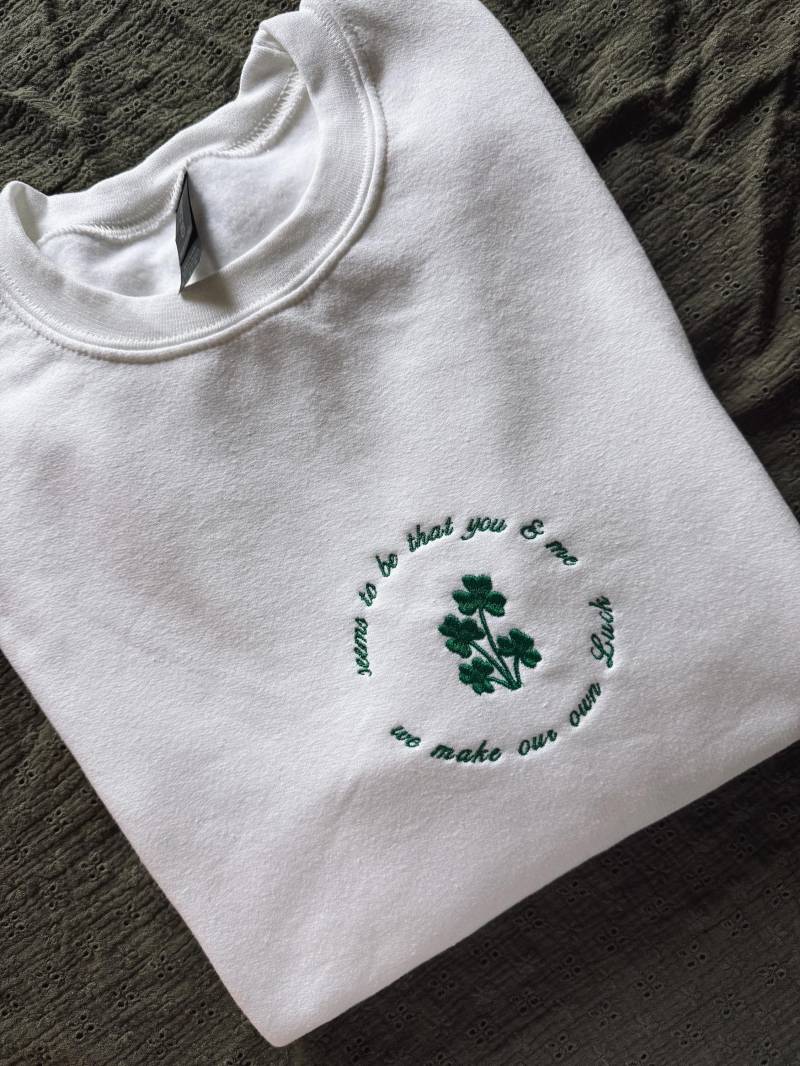 We Make Our Own Luck Unisex Sweatshirt - Gemütlicher Oversize Crewneck, Geschenkidee Für Fans von JunasWorldDE
