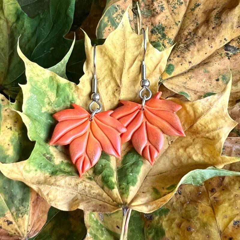 Ahorn Blätter Ohrringe, Herbstliche Ohrhaken, Orange Farbene Hautverträglicher Edelstahl Schmuck, Federleicht, June On The Moon Ahorn Blätter Ohrringe, Herbstliche Ohrhaken, Orange Farbene Hautverträglicher Edelstahl Schmuck, Federleicht, June On The Moon von JuneOnTheMoonArt