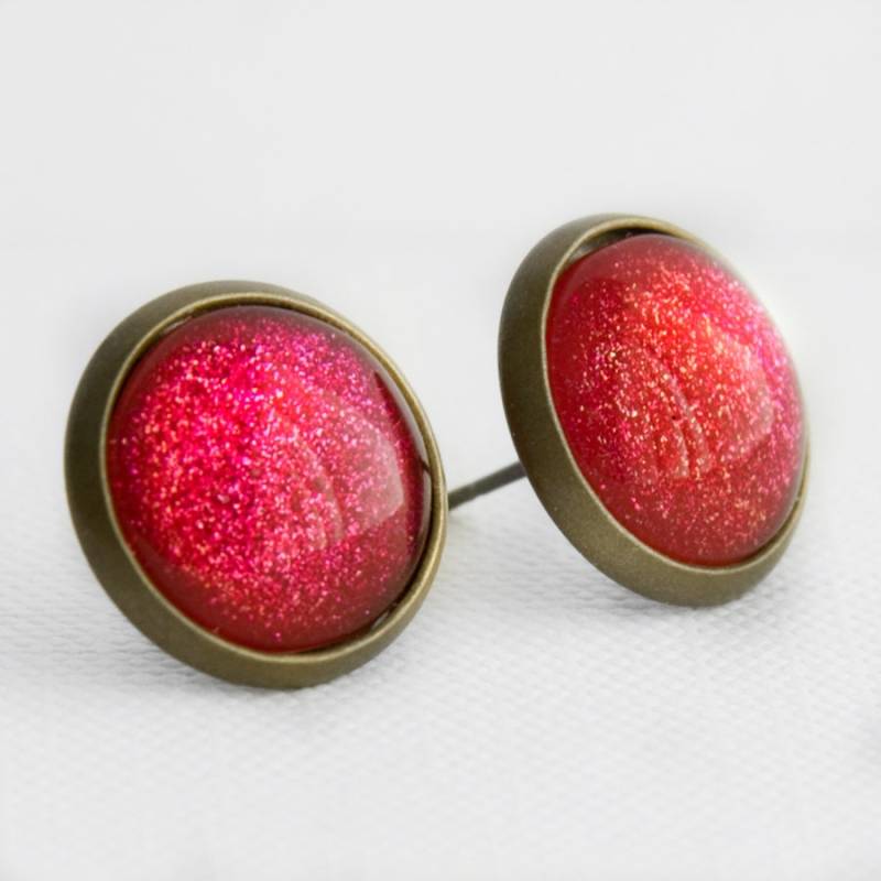 Berry Pie Ohrringe in Antiker Bronze - Tief Magenta Und Rot Schimmernde Ohrstecker Berry Pie Ohrringe in Antiker Bronze - Tief Magenta Und Rot Schimmernde Ohrstecker von JunestoneMarket