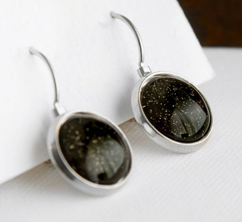 Charcoal Sparkle Brisur Ohrringe in Silber - Schwarz Mit Und Multicolor Glitter Charcoal Sparkle Brisur Ohrringe in Silber - Schwarz Mit Und Multicolor Glitter von JunestoneMarket