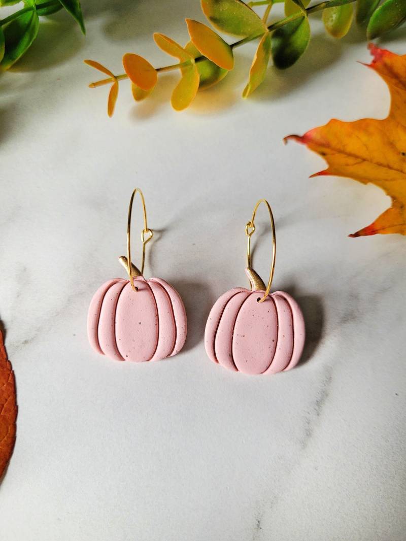 Gesprenkelte Rosa Kürbis Hoop Ohrringe, Hellrosa Kürbisse, Ohrringe Aus Fimo, Herbst Thanksgiving, Handgefertigt Gesprenkelte Rosa Kürbis Hoop Ohrringe, Hellrosa Kürbisse, Ohrringe Aus Fimo, Herbst Thanksgiving, Handgefertigt von JunestoneMarket