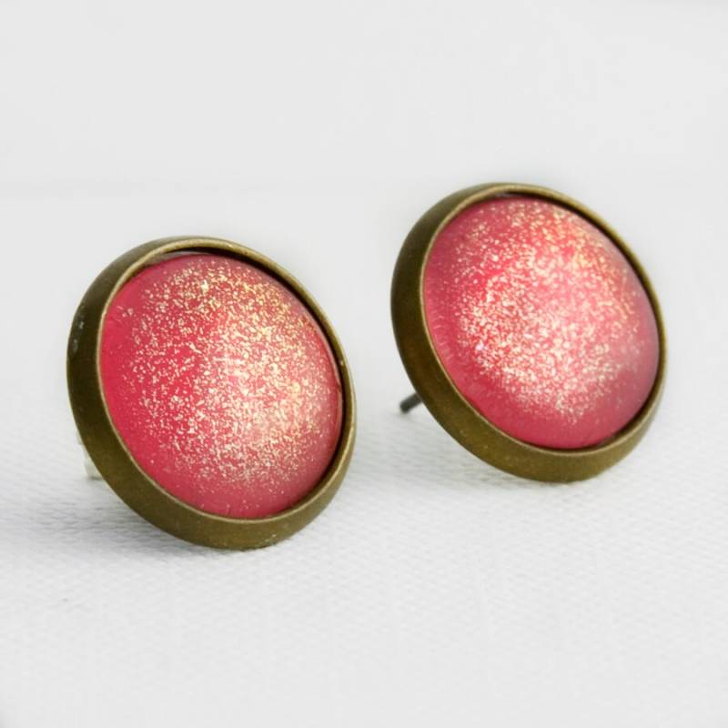 Pink Berry Ohrringe in Antiker Bronze - Knalliges Mit Goldschimmernden Ohrsteckern Pink Berry Ohrringe in Antiker Bronze - Knalliges Mit Goldschimmernden Ohrsteckern von JunestoneMarket