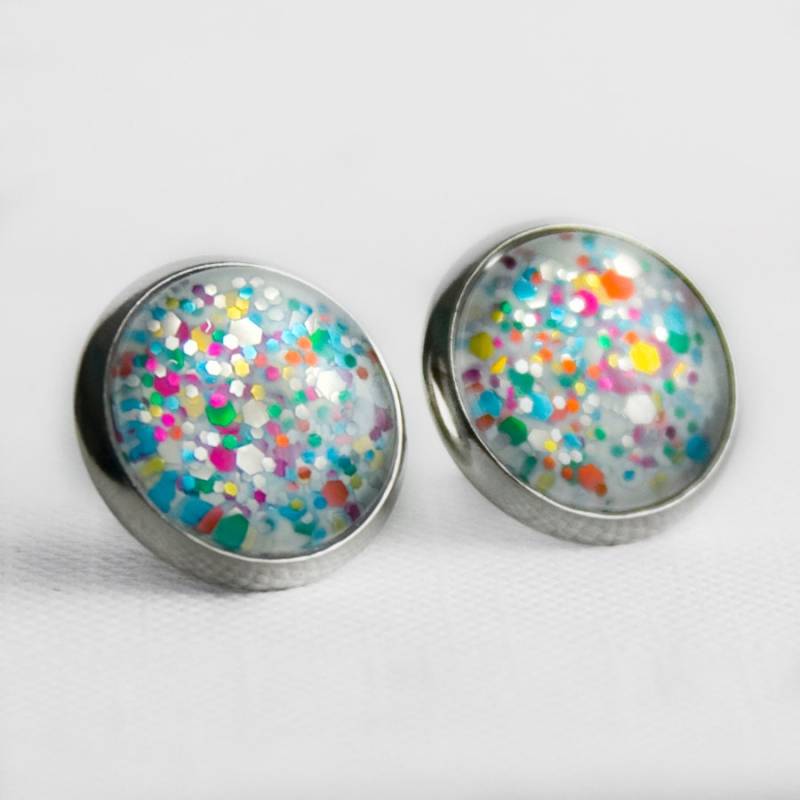 Regenbogen Konfetti Frosting Ohrstecker in Silber - Weiß Mit Multicolor Glitter von JunestoneMarket