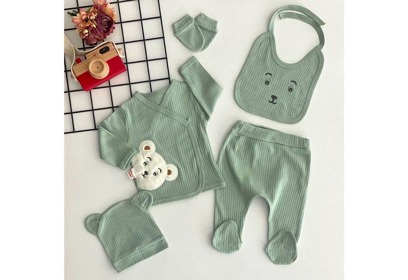 Jungengel Neugeborenen-Geschenkset Erstausstattungsset Krankenhaus-Klamotten Baby Bio (Set, 5-tlg., 5-teiliges Set: Wickelshirt, Hose, Mütze, Lätzchen und Handschuhen) 0-3 Monate, 100% Bio-Baumwolle, 5-Teilig, Bärenmotiv, Extra Weich von Jungengel