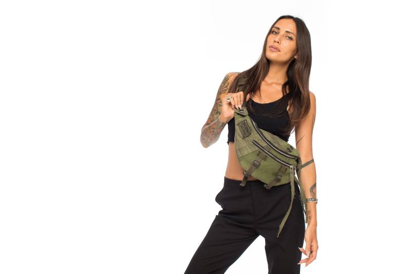 Flight Abteilung Up Cycled Fanny Pack Umfunktionierte Cabrio Messenger Bag von JungleTribe